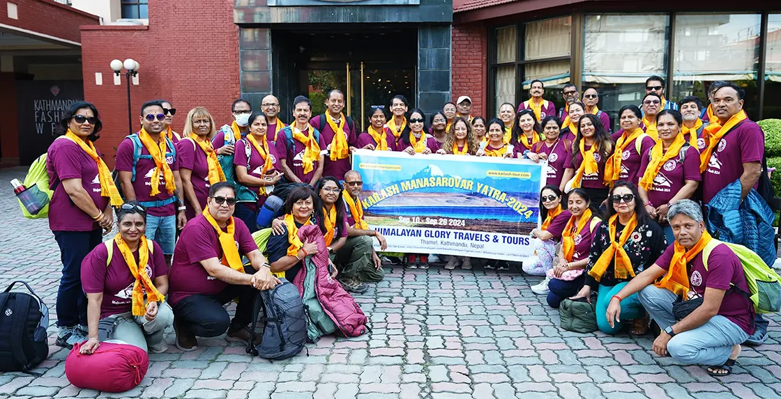 kailash yatries taking group photo